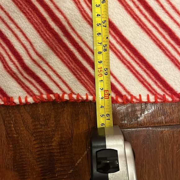 2 Like NEW Roundy Apparel 60”x48” Soft Fleece Holiday Blankets. - Picture 7 of 16